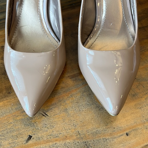 BCBG DARK beige Patent Leather Heels - Picture 3 of 9